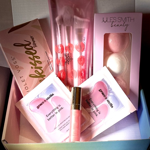 This Season’s Hottest Beauty Box: 6 Full-Size & 3 Deluxe Makeup Items - Picture 7 of 7